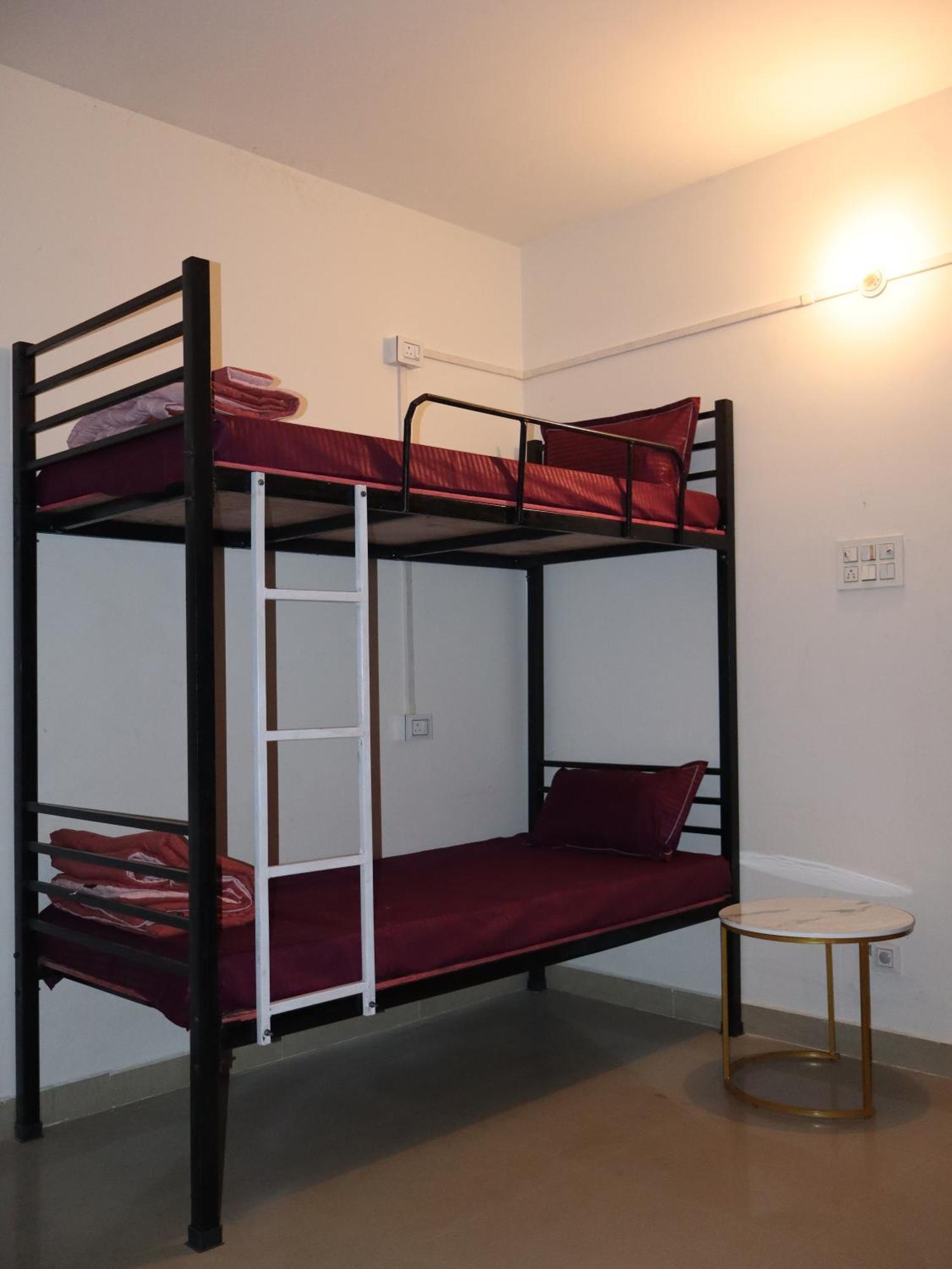 Nomad'S Nest Backpackers Hostel Guwahati Exterior foto
